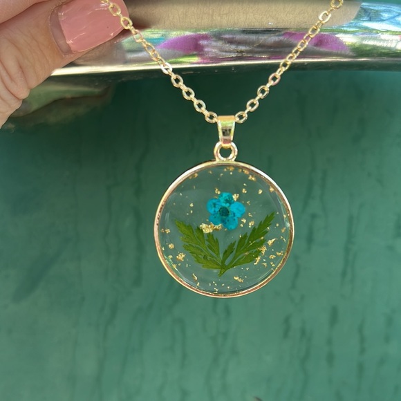 Handmade Birth Month Flower Necklace: March: Daffodil and Jonquil - Picture 4 of 12